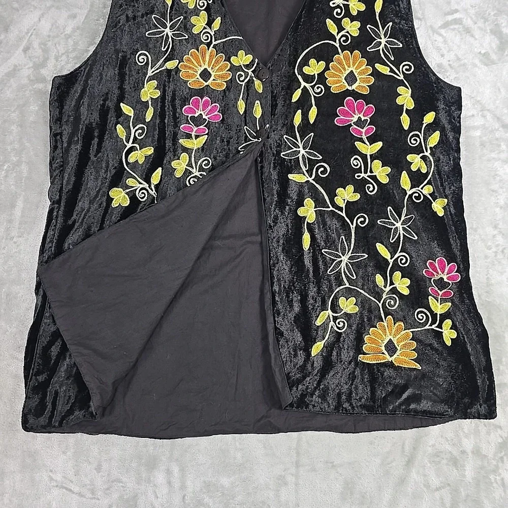 Nouveau Monde Women's Gypsy Velvet Embroidered‎ Floral 2 Button Vest 4x Black